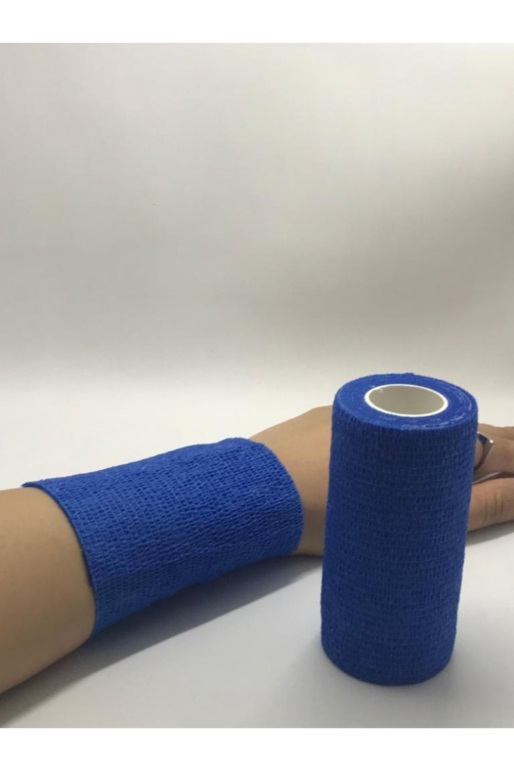 Kendinden yapışkanlı bandaj mavi ebat: 10cm x 4.5m 1 kutu 12 adet